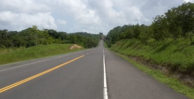 MOPC restablece tránsito tras deslizamientos en carretera Juan Pablo II