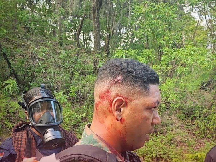 Resultan heridos varios agentes durante protesta en San Juan