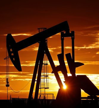 Petróleo de Texas sube un 0,5 %, hasta 102,5 dólares, por las nuevas tensiones en Ormuz