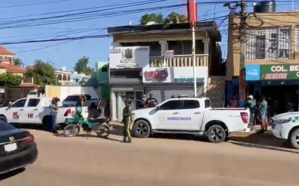 Matan a seguridad de farmacia durante asalto en San Isidro, SDE