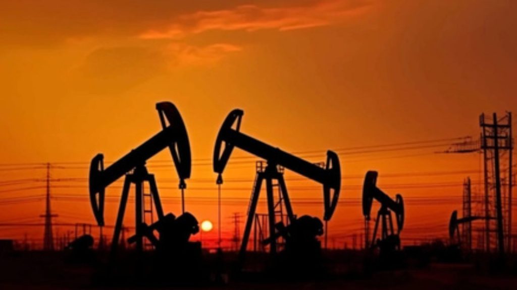 Petróleo de Texas baja 102,27 dólares el barril en medio de tensión en el estrecho de Ormuz