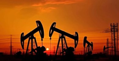 Petróleo de Texas baja 102,27 dólares el barril en medio de tensión en el estrecho de Ormuz