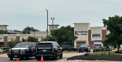 Dos muertos y tres heridos en tiroteo cerca de centro comercial en Texas