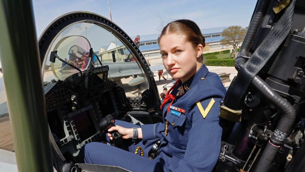 La princesa Leonor sorprendió a todos al volar en un avión de combate