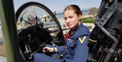 La princesa Leonor sorprendió a todos al volar en un avión de combate