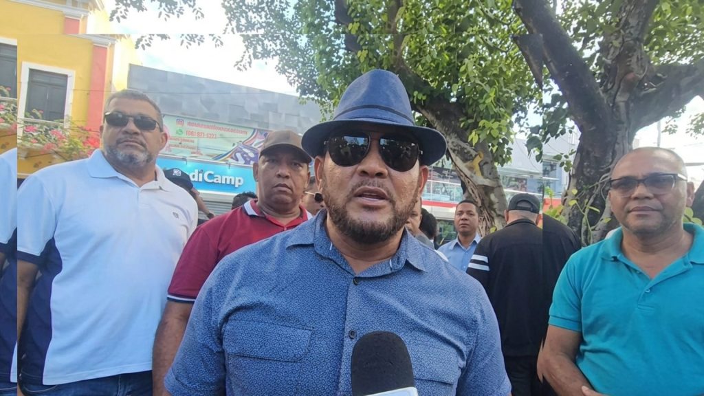 Pensionados de la Policía Nacional protestan exigiendo pago del mes de abril