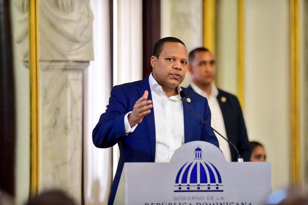 Eddy Alcántara afirma que comercio ilícito pone en riesgo la salud y golpea la economía nacional