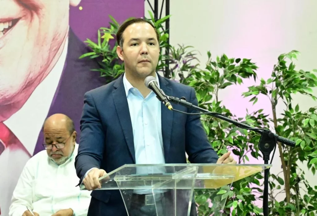 Johnny Pujols: «Gobierno ya recortó la mitad a partidos en 2022; ahora quiere desaparecerlos»