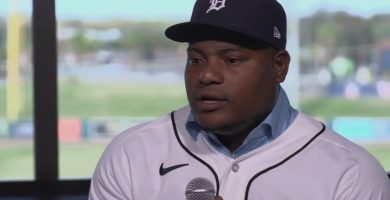 MLB castiga a Valdez por pelotazo a Trevor Story en juego ante Boston