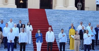 Abinader recibe antorcha y autoriza inicio recorrido de la llama de Juegos Centroamericanos 2026