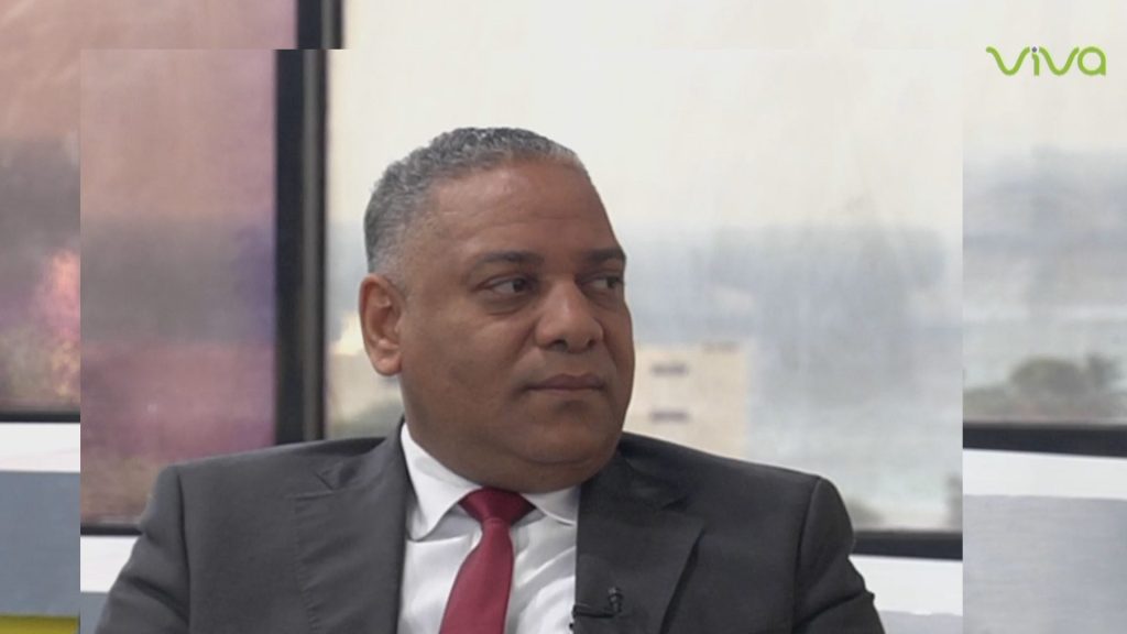 Diputado Carlos Gil critica gestión de la Alcaldía SDE;denuncia crisis de servicios públicos