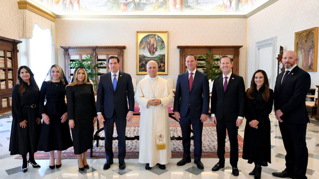 Rubio manifiesta ante León XIV su «compromiso» por la paz y buena relación con el Vaticano