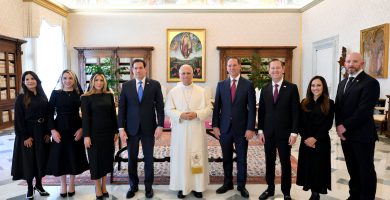 Rubio manifiesta ante León XIV su «compromiso» por la paz y buena relación con el Vaticano