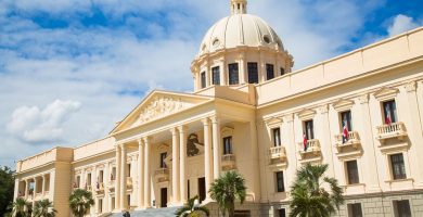 Abinader dispone la extradición de dos dominicanos solicitados por Estados Unidos, a quienes involucran en delitos de drogas y otros crímenes