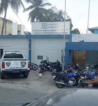 Solicitan prisión preventiva contra policía acusado de matar a su pareja en SDO