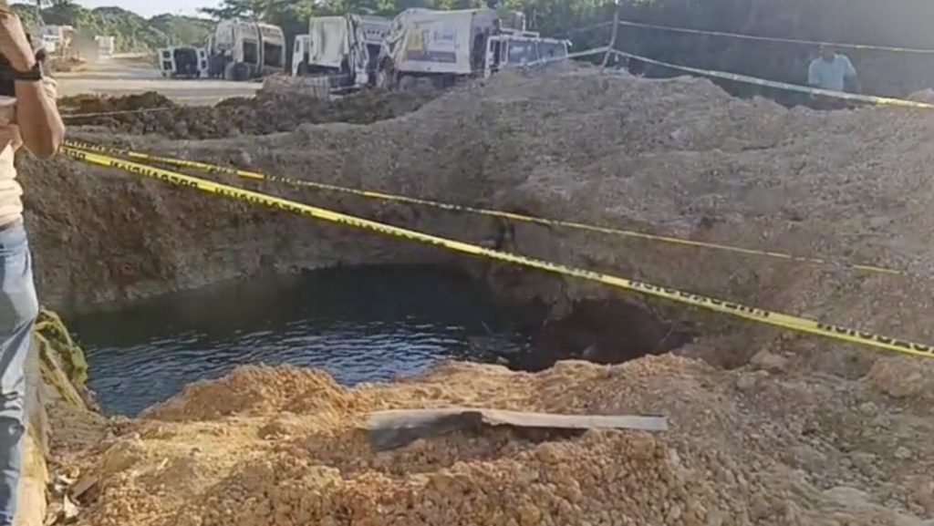 Adolescente muere ahogado tras caer en excavación en Santo Domingo Este