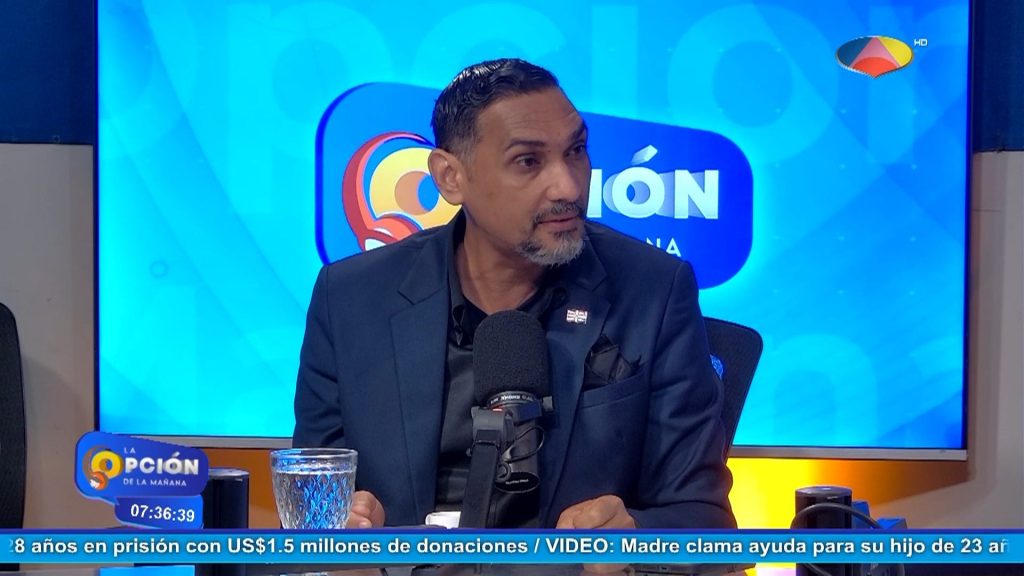 Abogado denuncia presunta red de adopciones de adultos para obtención de nacionalidad dominicana