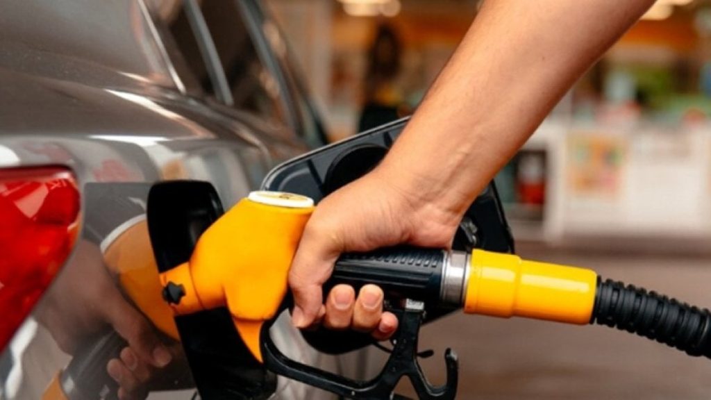 Gobierno mantiene precios de combustibles principales
