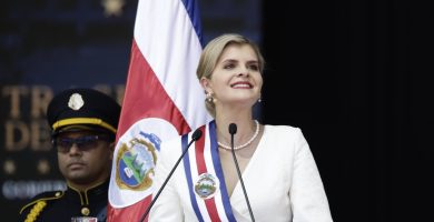 Laura Fernández jura como la presidenta 50 en la historia de Costa Rica