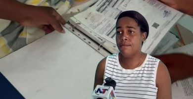 VIDEO:Madre de niño con autismo denuncia Edeeste le impuso deuda de RD$60 mil por consumo que asegura no realizó