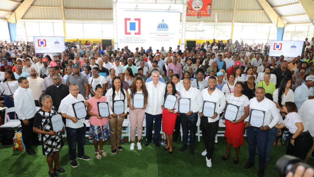 Abinader entregará títulos de propiedad, tres techados escolares y remozamiento de club Los Cachorros este domingo