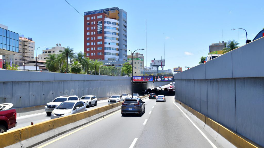 Cierran temporalmente paso a desnivel de Tiradentes con 27 de Febrero por trabajos del MOPC