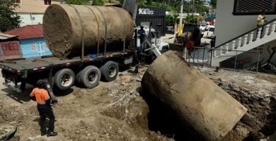 Desmantelan estación clandestina con tanques de combustibles soterrados en San Juan