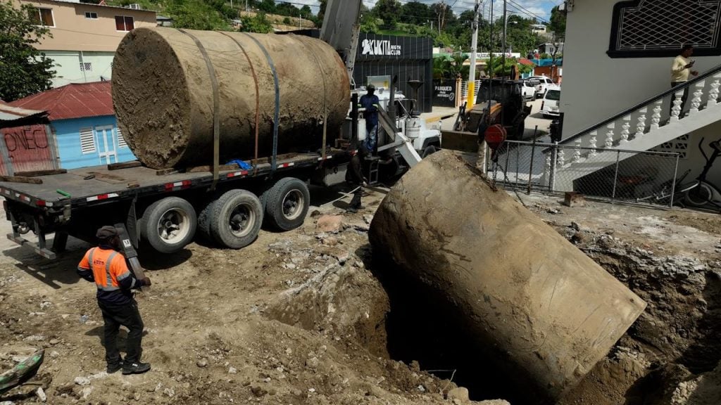Desmantelan estación clandestina con tanques de combustibles soterrados en San Juan