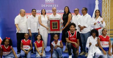 Presidente Abinader entrega remodelado Club Los Cachorros de Cristo Rey con una inversión superior a RD$54 millones