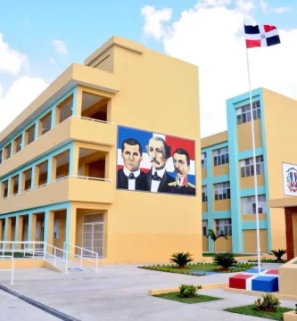 Hallan armas blancas en mochilas de estudiantes durante requisas en escuelas del Sur