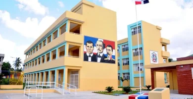 Hallan armas blancas en mochilas de estudiantes durante requisas en escuelas del Sur