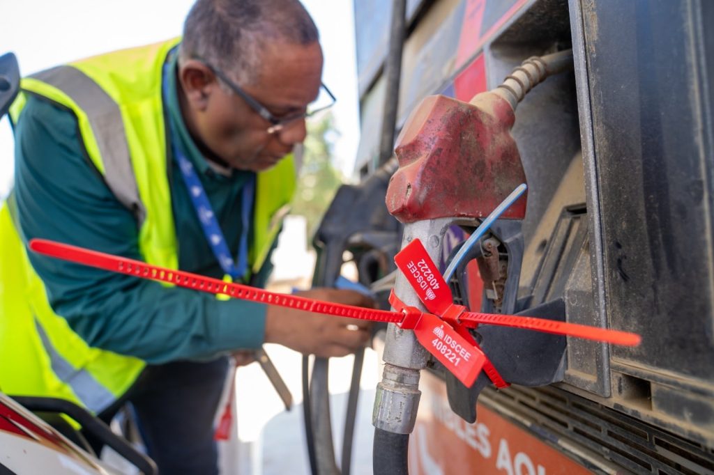 Cierran estaciones de combustibles en Azua y Montecristi por vender gasolina fuera de calidad
