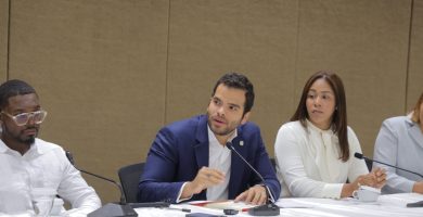 Comisión de Tecnología debate retos de la inteligencia artificial en RD