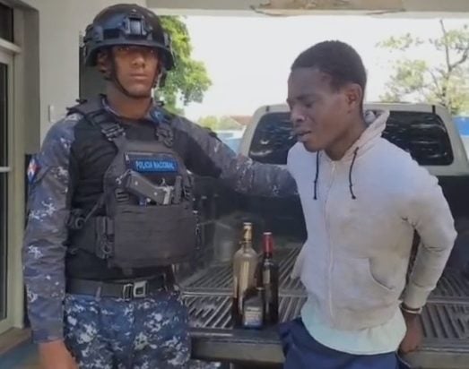 VIDEO: Apresan un haitiano en Bonao con materiales para fabricar bombas caseras