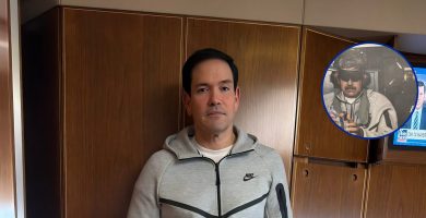 Marco Rubio posa con la famosa ropa Nike del arresto de Nicolás Maduro