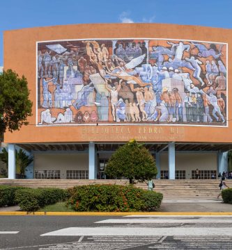 UASD renovará la Biblioteca Pedro Mir tras recorrido de autoridades