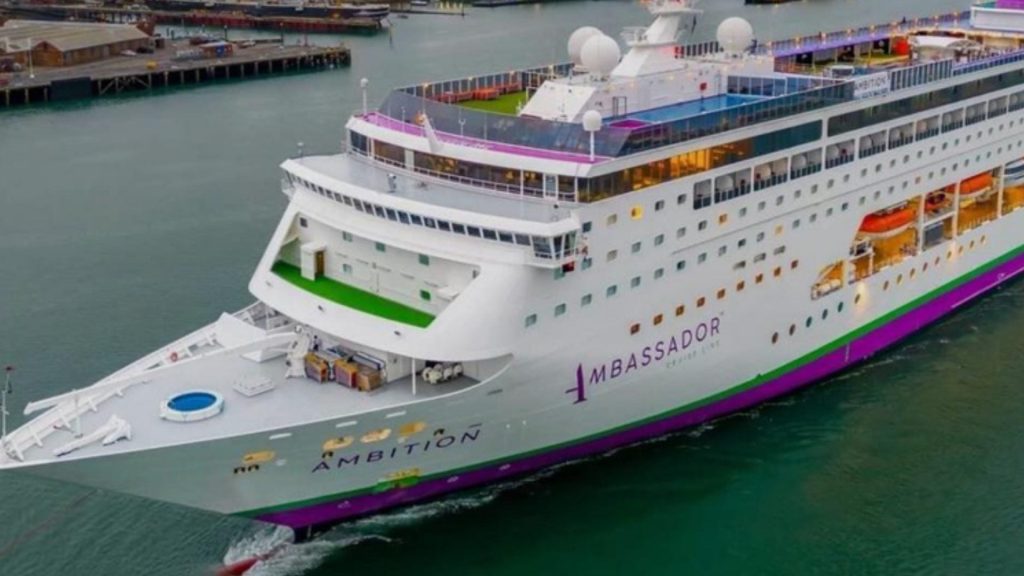Confirman brote de gastroenteritis en crucero con 1,700 personas confinadas en Burdeos