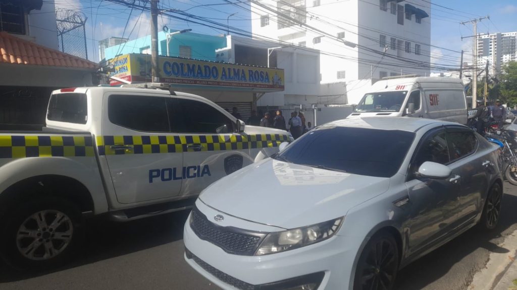 ¡Crimen atroz! Hombre mata expareja y se dispara cerca de Fiscalía de Violencia de Género