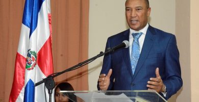 Senador dice acuerdo migratorio compete a Abinader y Roberto Álvarez