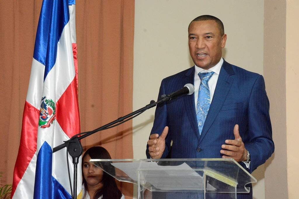 Senador dice acuerdo migratorio compete a Abinader y Roberto Álvarez