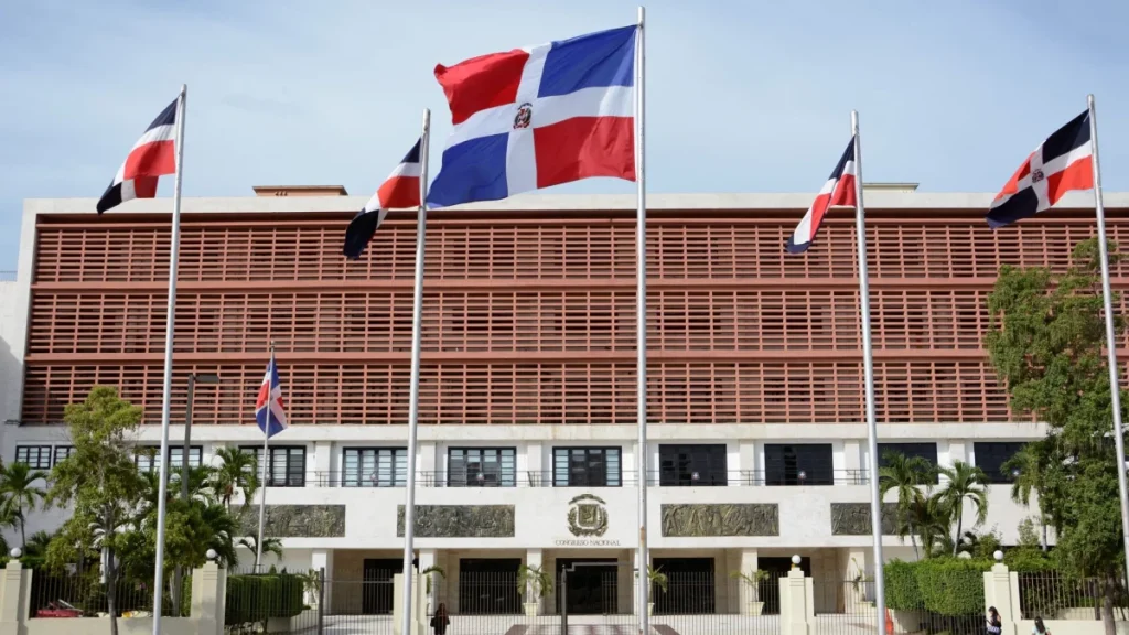 Legisladores con opiniones encontradas sobre acuerdo que permite a RD recibir deportados de otros países