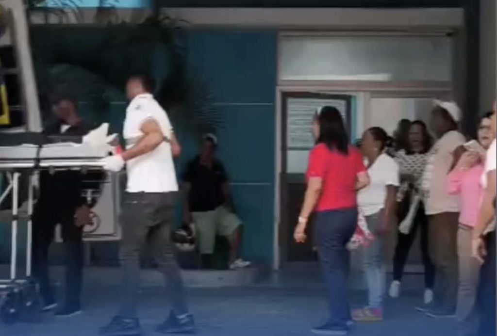 Más de 20 estudiantes son hospitalizados tras presunto ataque colectivo de nervios