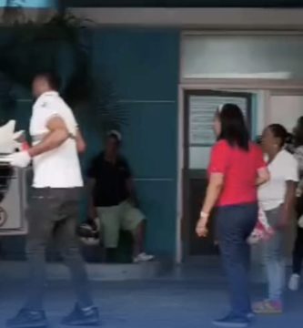 Más de 20 estudiantes son hospitalizados tras presunto ataque colectivo de nervios