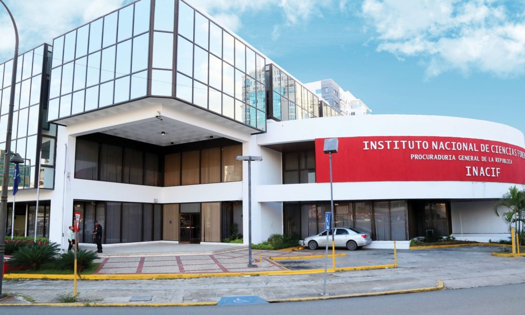 Permanecen en Inacif cuerpos de mujer asesinada y de su agresor en SDE