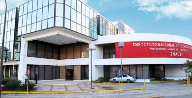 Permanecen en Inacif cuerpos de mujer asesinada y de su agresor en SDE