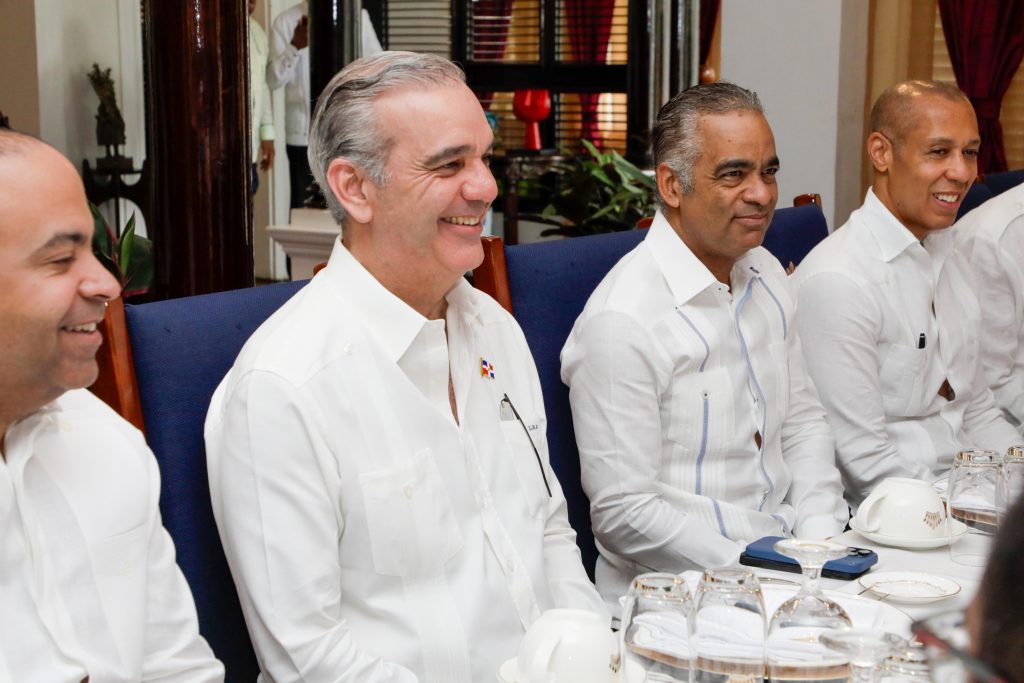 Casa de Gobierno en Guyana recibe Abinader en inicio de agenda oficial