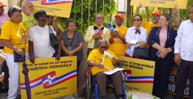 Hija pide justicia por la muerte de su padre tras ser impactado por dos hombres que huían de la Policía en Baní