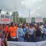 Protestan en el Higüero en demanda de arreglo de calles
