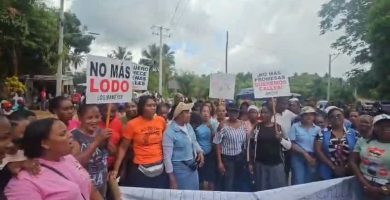 Protestan en el Higüero en demanda de arreglo de calles