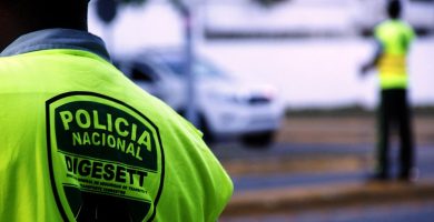 Agente de la DIGESETT habría herido de bala a motoconchista en Santiago